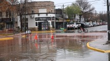 Imagen de Las imágenes que dejó la lluvia en el Alto Valle: calles inundadas, complicaciones y tránsito afectado