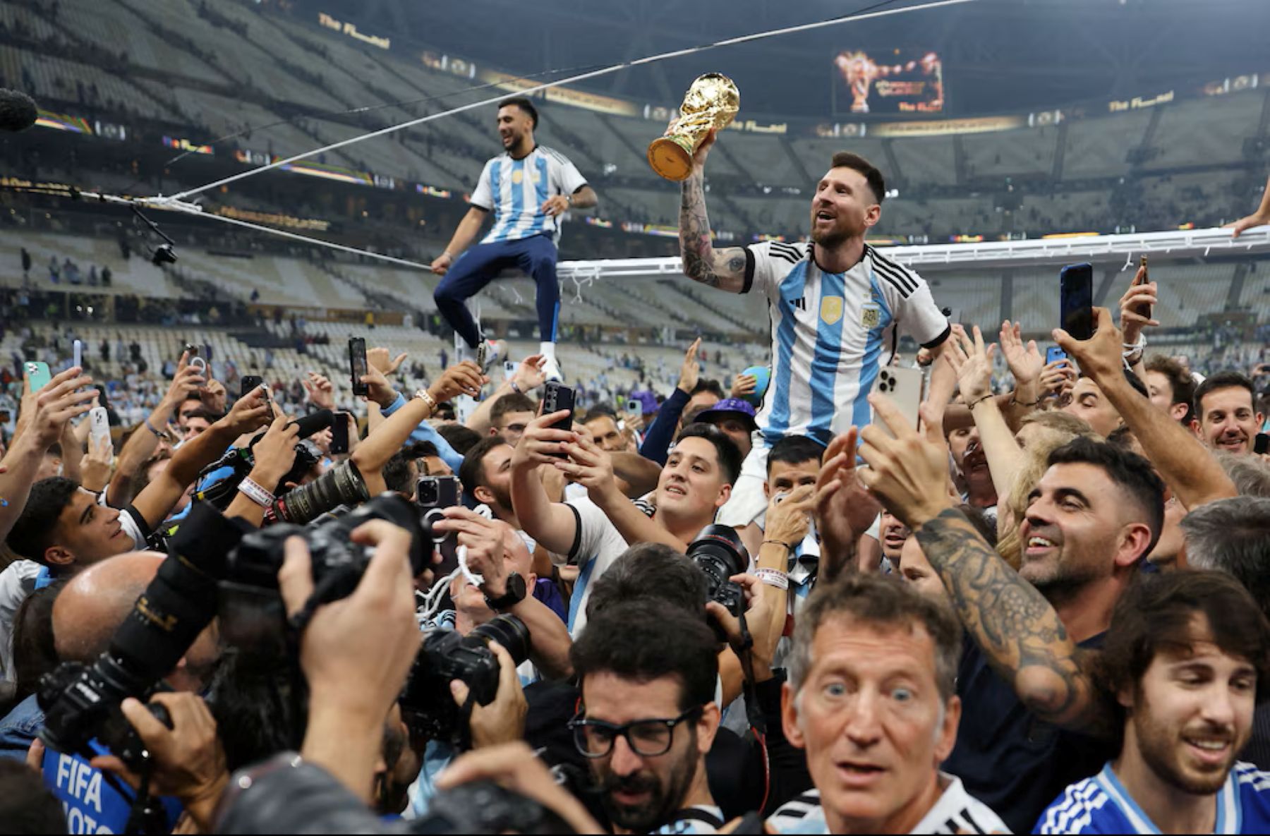 «El secreto de la Copa»: cuánto tiempo tienen los campeones del Mundial la versión original y cómo es la réplica que entrega la FIFA