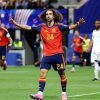 Imagen de El fenómeno de Marc Cucurella: cómo su melena rizada y la tendencia blocore conquistan la moda urbana