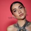 Imagen de El regreso de la estética dosmilera: cómo María Becerra fusiona el streetwear y los corsés en la moda global