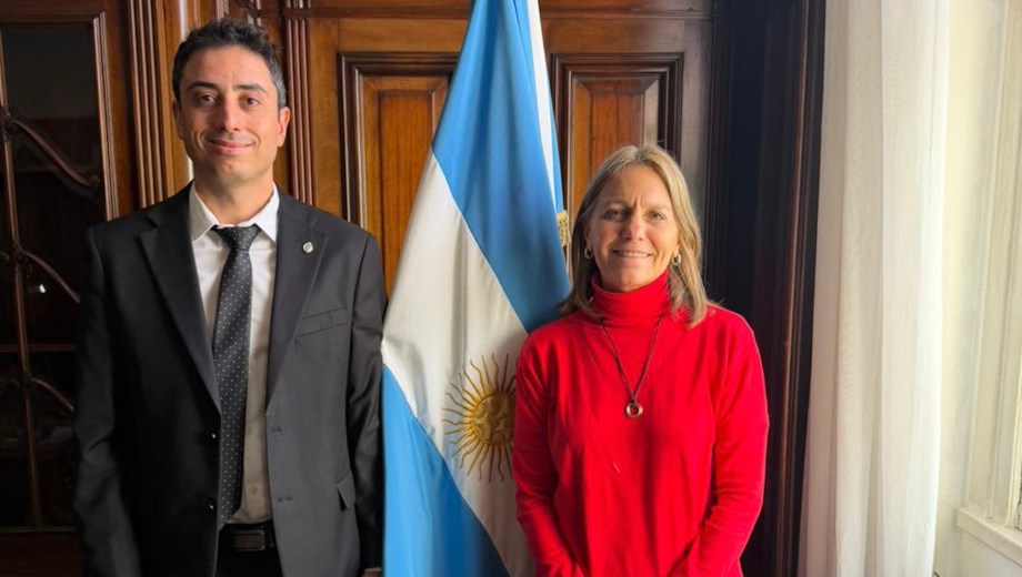 Enzo Fullone y la secretaria de Energía de la Nación, María Tettamanti. (Foto: gentileza)