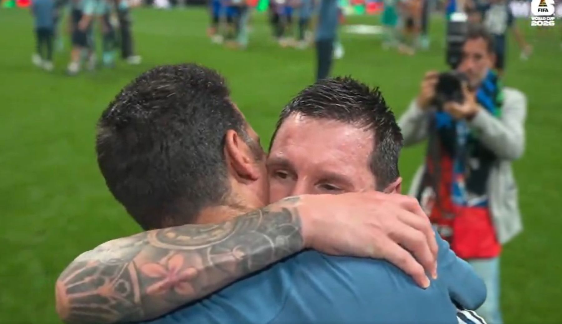 El emotivo abrazo entre Messi y Scaloni tras la clasificación a la final del Mundial 2026