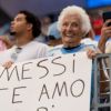 Imagen de Quién es Pauline Kana, la influencer de 100 años que se volvió viral por su fanatismo por Lionel Messi