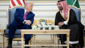 Donald Trump analiza aprobar un acuerdo nuclear con Arabia Saudita que le permitiría enriquecer uranio
