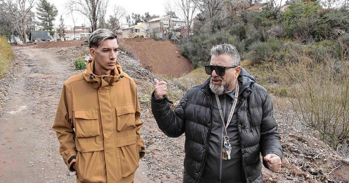 Solicitan apoyo en Neuquén por un cañadón tapado que causa daños