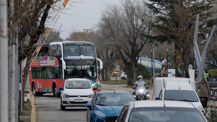 El bus turístico sale cuatro veces por día desde la oficina de Olascoaga, con inscripciones media hora antes de los recorridos (foto Emiliano Ortiz)