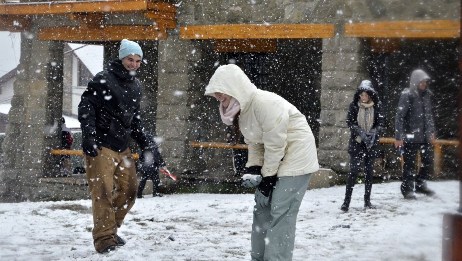 La nieve regresó a Bariloche para coronar la semana más visitada por los turistas. Foto: Chino Leiva