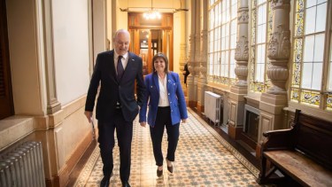 Federico Sturzenegger y Patricia Bullrich acordaron mantener las modificaciones a la venta de tierras a extranjeros