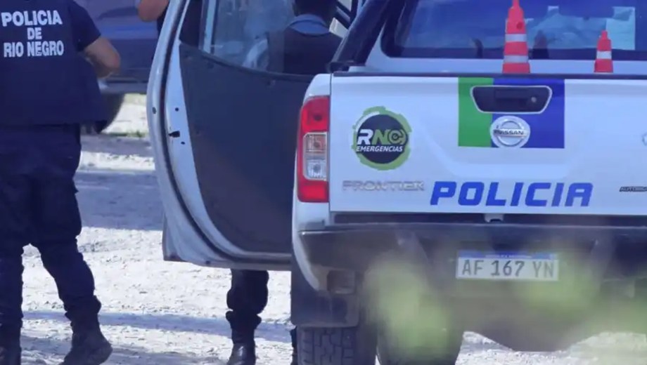 Los investigadores recopilaron evidencias antes de ordenar el traslado del sospechoso hacia la comisaría de El Bolsón.