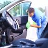 Imagen de Cómo destapar los desagües del auto: el método eficaz para evitar acumulación de agua en las puertas