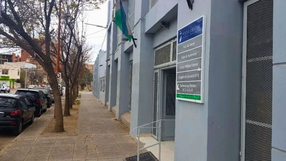 El procedimiento permitió poner nuevamente a disposición de la Justicia al imputado, que permanecía con pedido de captura vigente.
