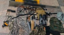 Imagen de Ruta 40: un control policial detectó un fusil cargado dentro de una camioneta y activó un operativo en Neuquén