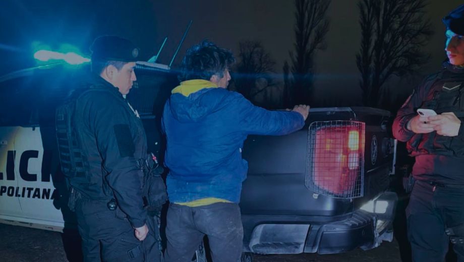 El procedimiento se realizó durante un patrullaje preventivo en el sector del balneario Solalique, en la ciudad de Neuquén.
