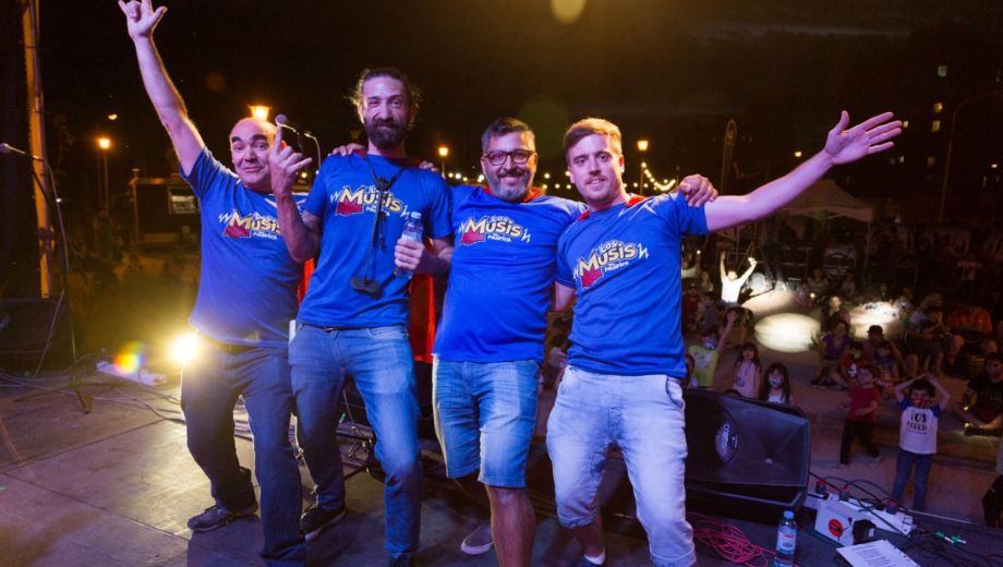 Integrada por docentes de música del Alto Valle, la banda ofrecerá funciones en Cipolletti, Neuquén y Plottier durante el receso escolar. Foto gentileza. 