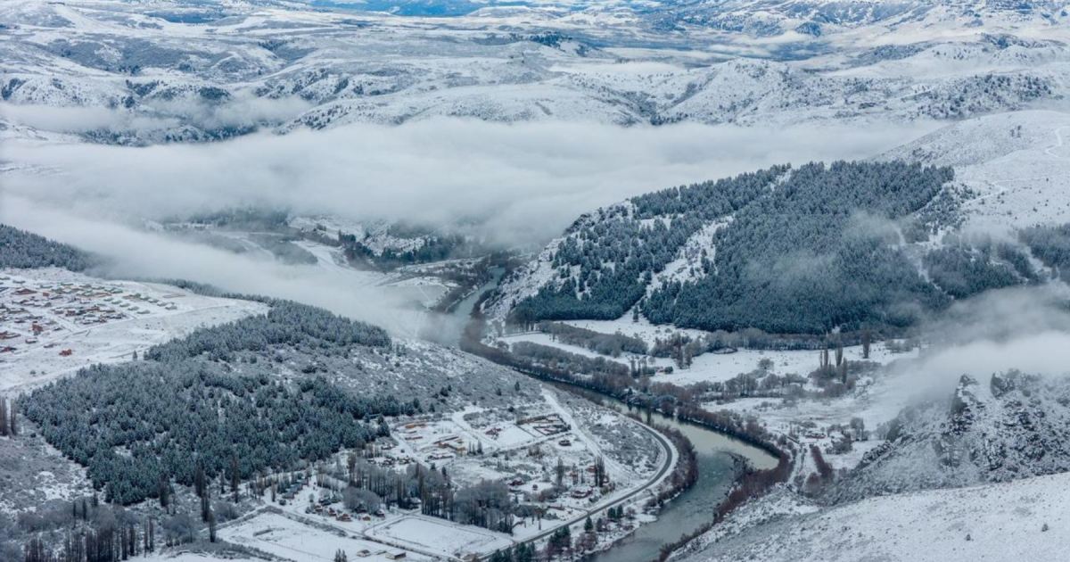 Escapadas de invierno en un pintoresco pueblo neuquino entre nieve y pehuenes