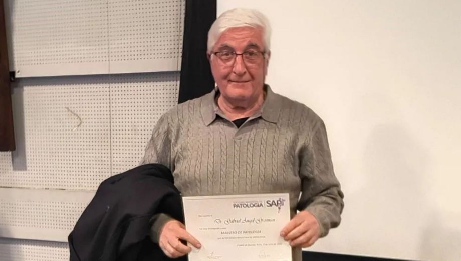 El doctor Gabriel Ángel Grosman recibió el reconocimiento "Maestro de la Patología", la máxima distinción que otorga la Sociedad Argentina de Patología por una trayectoria destacada en la especialidad.