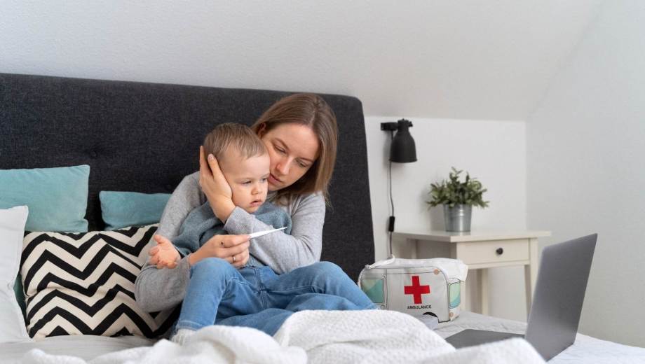 Un botiquín infantil ordenado y con los elementos esenciales permite actuar con rapidez ante síntomas leves, aunque nunca reemplaza la consulta con un profesional de la salud. 