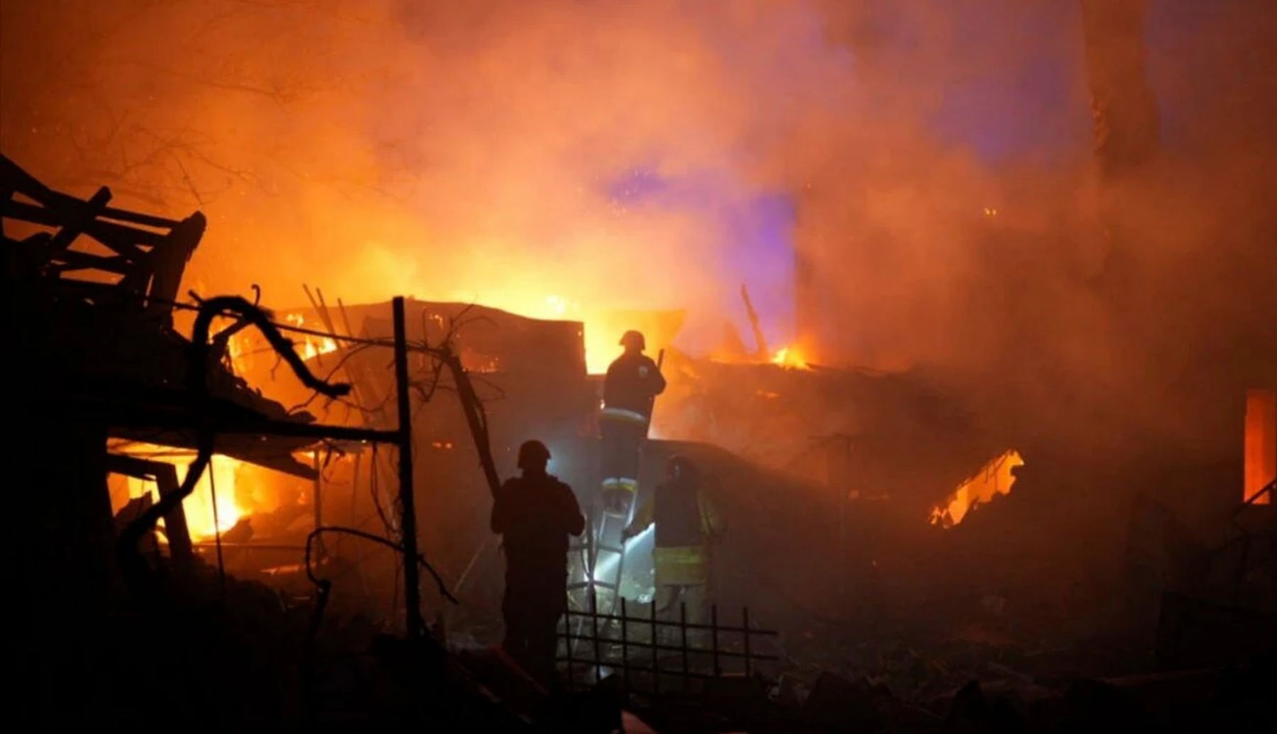 Ataque con misiles en Kiev causa muertos y heridos