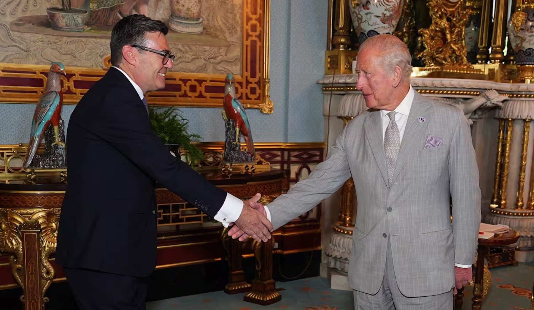 Andy Burnham asumió como nuevo primer ministro del Reino Unido tras la renuncia de Keir Starmer