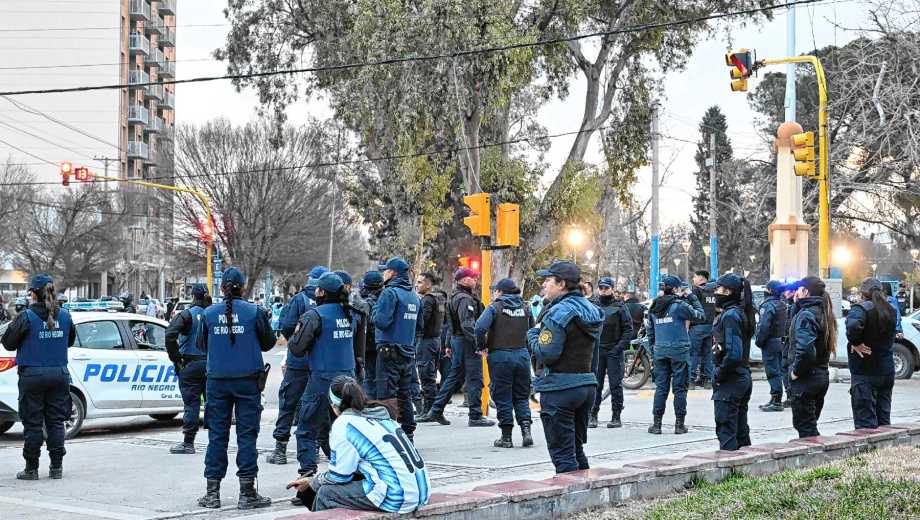 Incidentes en Roca tras los festejos por el triunfo de Argentina en el Mundial. Fotos: Andrés Maripe 