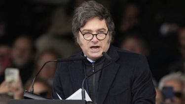 DNU que habilita la expulsión de extranjeros que pronuncien “mensajes de odio”: qué opinan los constitucionalistas