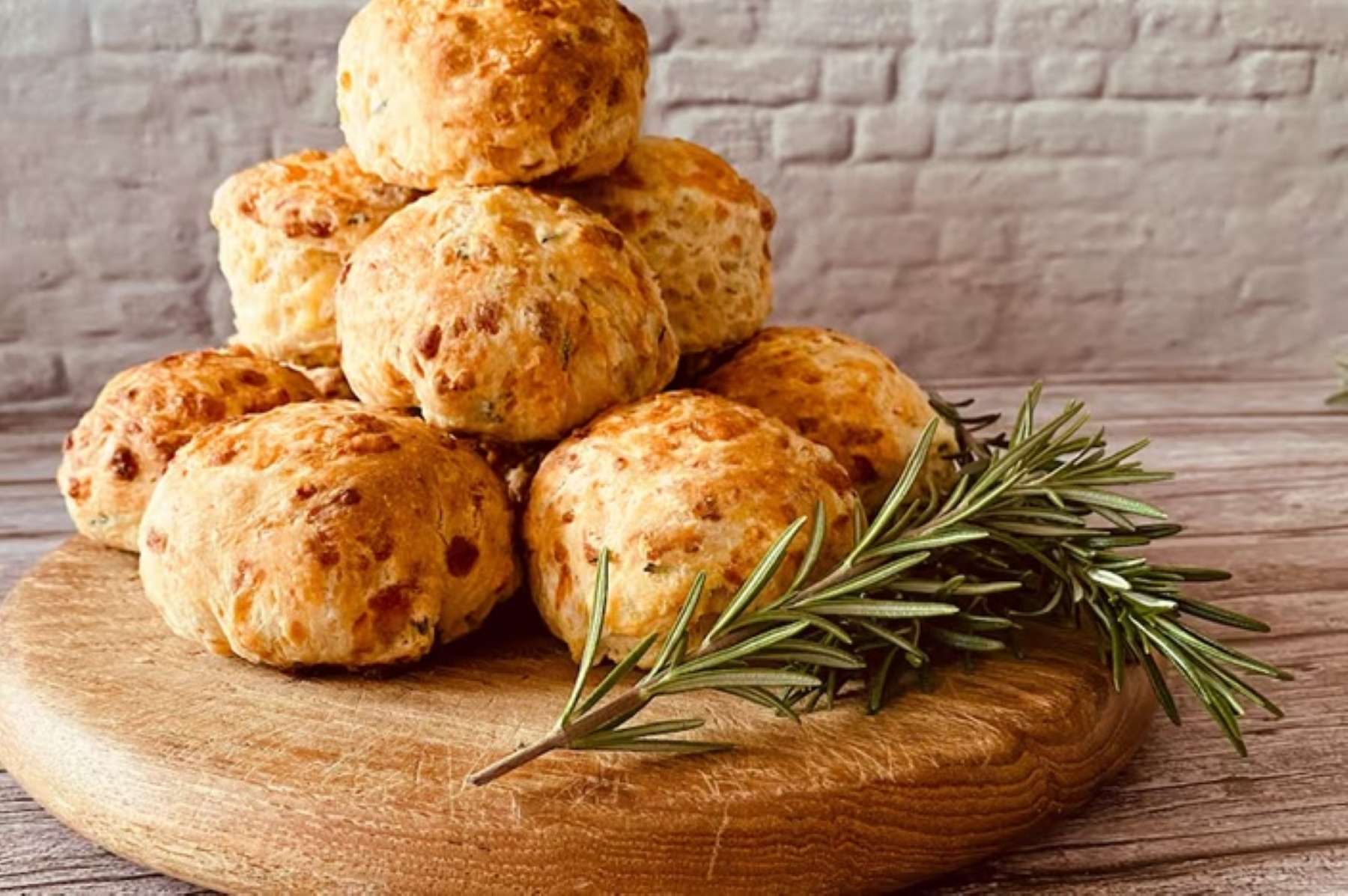 Receta fácil para preparar scones de queso para la merienda