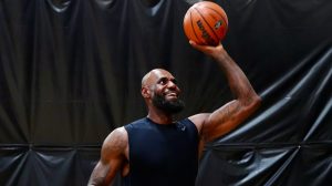 LeBron James firmó el contrato con la mayor rebaja salarial en la historia de la NBA
