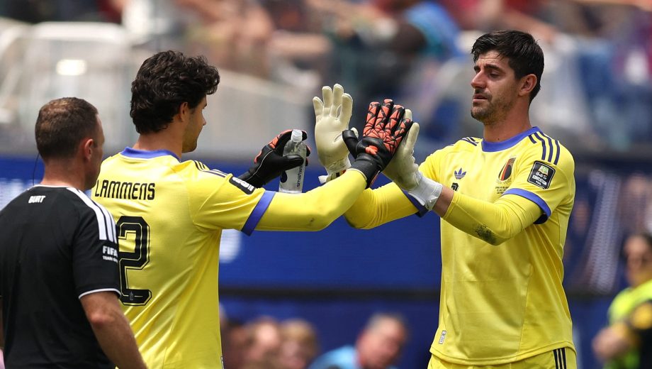 Lammens ingresó por Courtois, que se retiró con lagrimas en los ojos, en el complemento. (Foto: AFP)