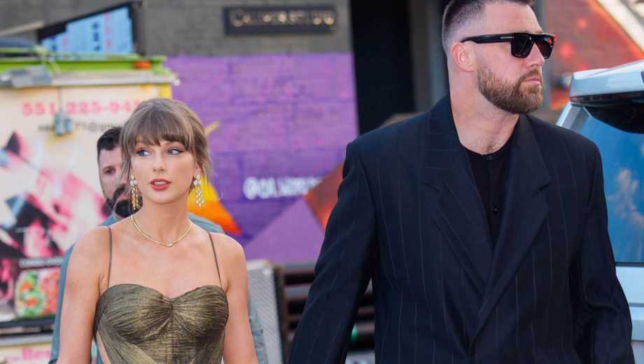 Taylor Swift y Travis Kelce.-