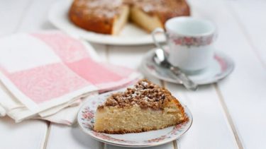 Torta de pera, nuez y canela: la receta ideal para unas tardes de mate acogedoras