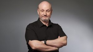 Juan José Campanella con Diario RÍO NEGRO: en agosto llega a Neuquén su obra de teatro «Empieza con D siete letras»