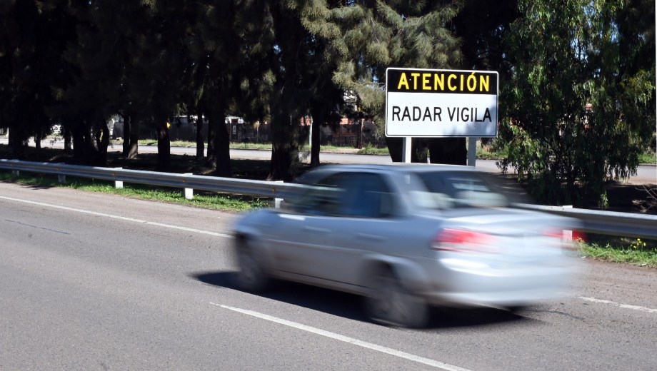 Radares en Río Negro: dos localidades concentran casi el 73% de las multas por exceso de velocidad