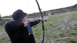 Practicar tiro con arco en la comarca Viedma-Patagones: los beneficios de un deporte para el cuerpo y la mente
