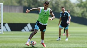 Cuti Romero entrenó con normalidad y asoma como titular el viernes ante Cabo Verde