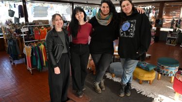 Del taller en la casa a una feria colectiva: las historias de mujeres costureras detrás de Uniendo Tramas