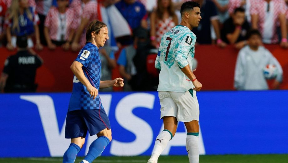 (AFP). Cristiano Ronaldo y Luka Modric. Uno de los dos hoy se despide de las Copas Mundiales. 