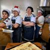 Imagen de Cinco cocineras de Bariloche, 400 raciones y una misión que no da respiro