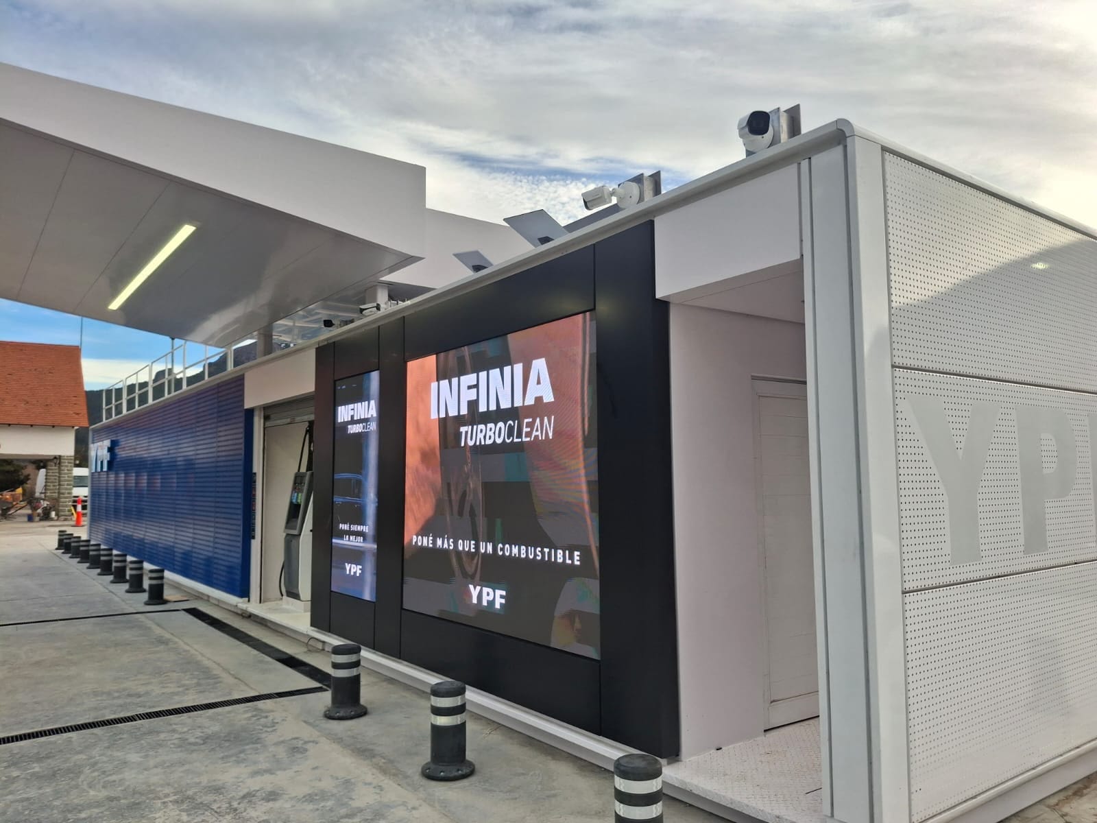 YPF lanza su modelo de Estación de Cercanía en el acceso al Parque Nacional Nahuel Huapi