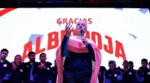 Imagen de El emotivo discurso de Alfaro, de poncho, en Paraguay: «Que la llama nunca se vuelva a apagar»