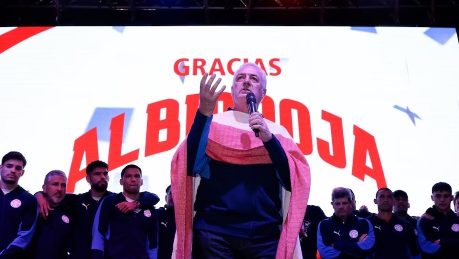 El seleccionado que conduce Gustavo Alfaro fue homenajeado en su regreso a Paraguay tras el Mundial 2026.