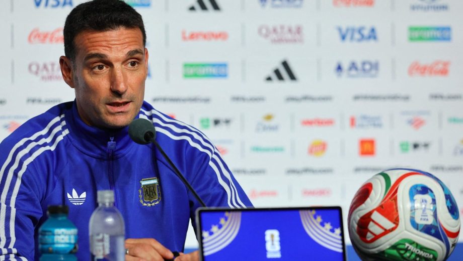 Scaloni confirmó a Paredes como titular para el partido con Egipto. (Foto: AFP)