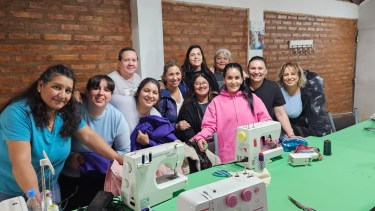 Solidaridad en Neuquén: confeccionaron insumos para acompañar a las futuras mamás del hospital Heller