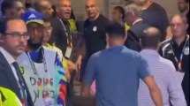 Imagen de Así fue el momento en que Scaloni ignoró al enfurecido DT de Egipto tras el triunfo de la Selección Argentina