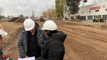 Comenzó la obra sobre la colectora sur de la Ruta 22 que conecta con el polo industrial de Cipolletti