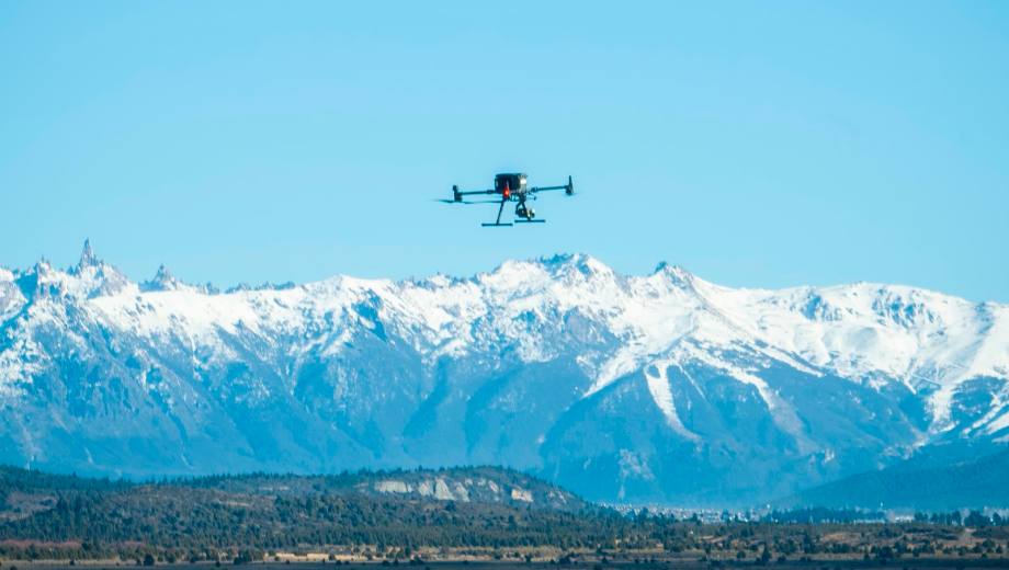 En el aeropuerto de Bariloche y de otros destinos patagónicos y de Mendoza utilizan innovación tecnológica para la operatividad de las pistas. Foto: Gentileza Aeropuertos Argentina