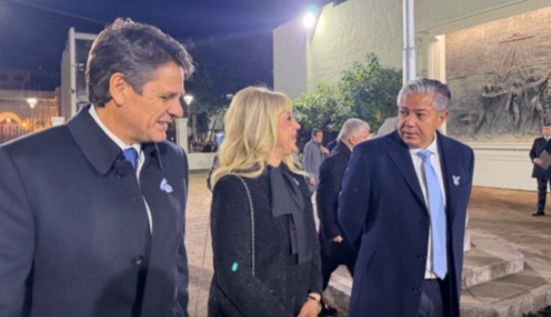 El intendente de Neuquén, en San Miguel de Tucumán, con el gobernador Rolando Figueroa y la jefa comunal Rossana Chahla 