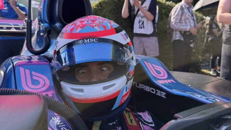@AlpineF1Team. El argentino formó parte hoy del clásico evento de velocidad de autos históricos de la máxima. 