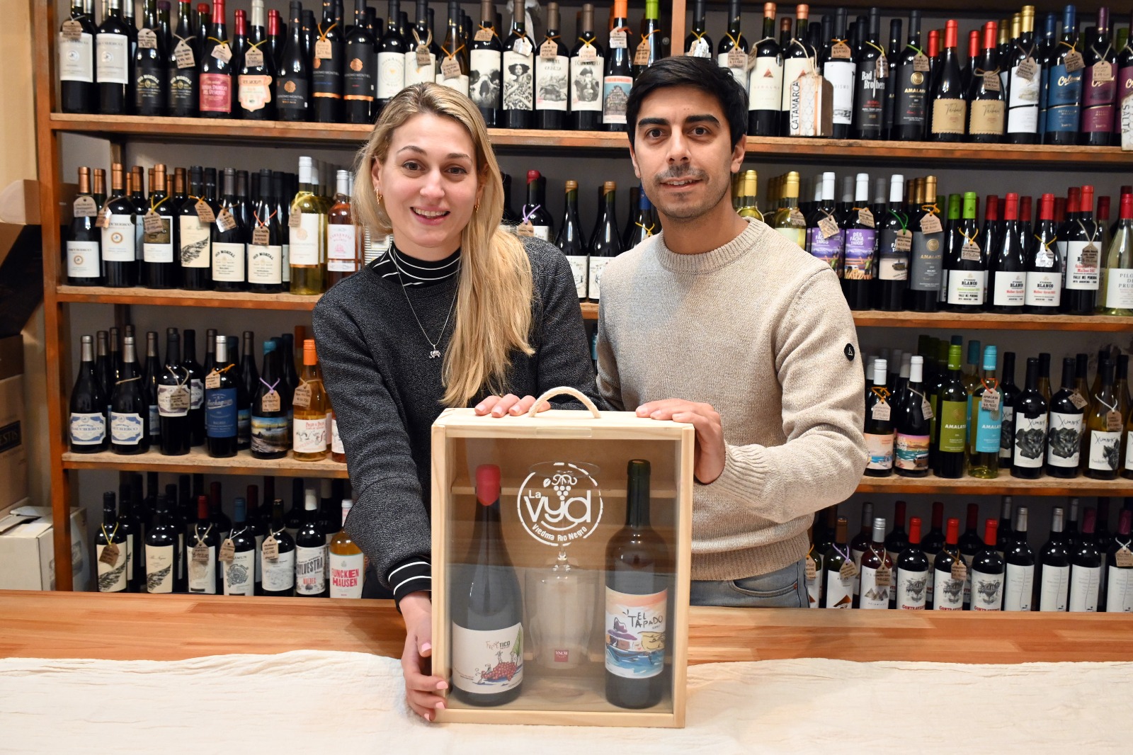 Imagen de Sin viñedos propios, una pareja impulsa una bodega de garaje que apuesta por el vino en la Patagonia