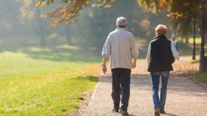 Caminar después de comer: cuánto tiempo alcanza para mejorar la glucosa y la digestión, según la ciencia