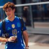 Imagen de Hermosa mañana, ¿verdad? Con la de Messi, Colapinto llegó a Spa y chicaneó a su compañera inglesa